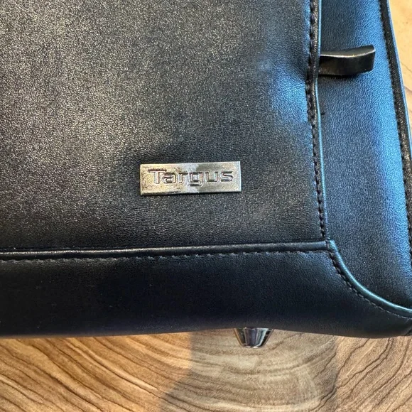 Targus Travel Laptop Bag - Picture 2 of 8